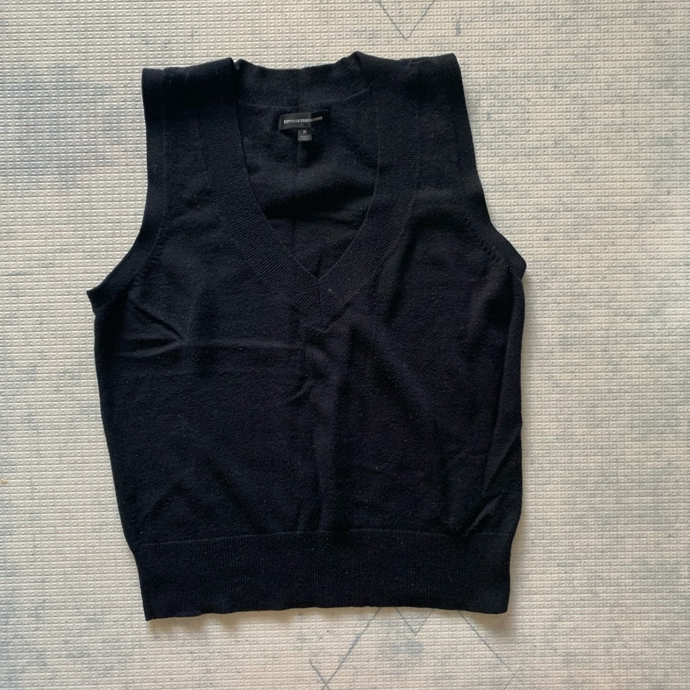 EXPRESS| black sweater vest v neck